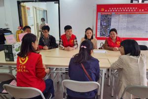 浓浓关爱暖人心，天行足球_天行（中国）天行足球_天行（中国）党支部慰问困难单亲家庭